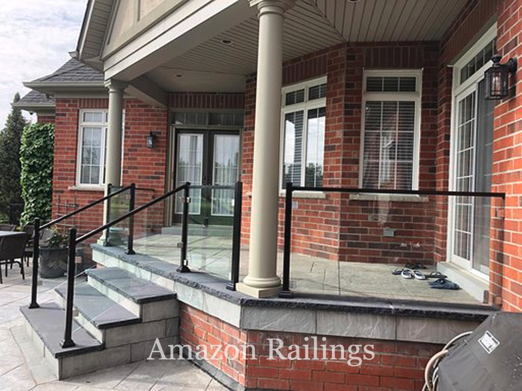 Create a Cohesive Outdoor Settings With Our Glass Railings