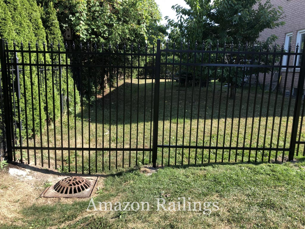 Aluminum Picket Fence Installation for Homes in Toronto
