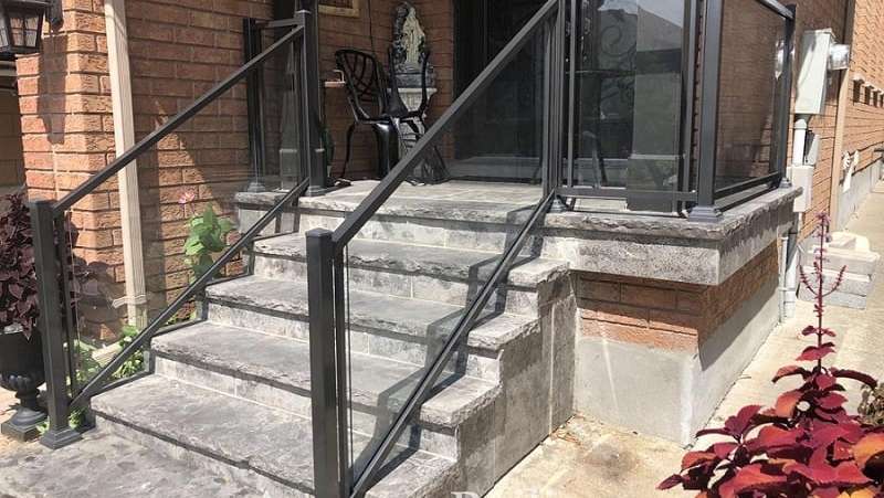 Top Reasons to Choose Glass for Staircases and Railings