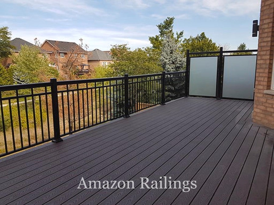 Should You Choose Aluminum Railings for Outdoor Decks?