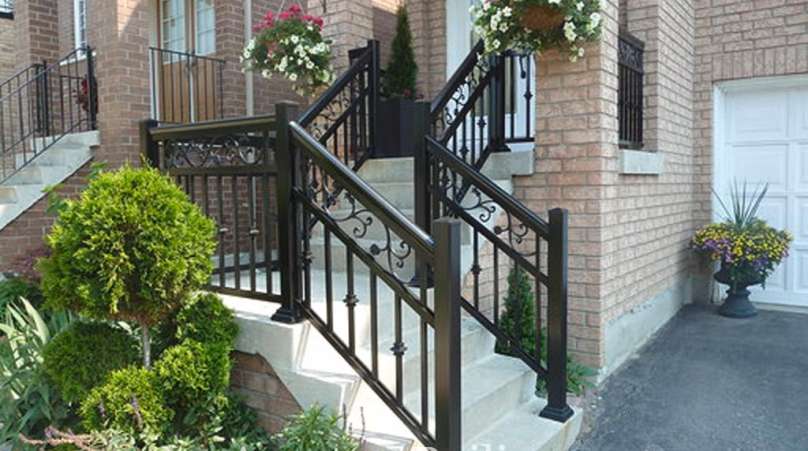 What are the Benefits of Installing Picket Railings?