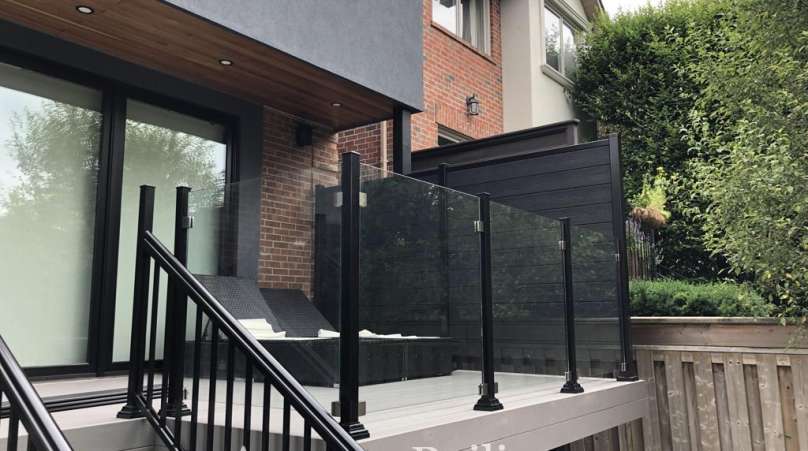 Seven Ways to Create a Stunning Outdoor Space with Glass Railings