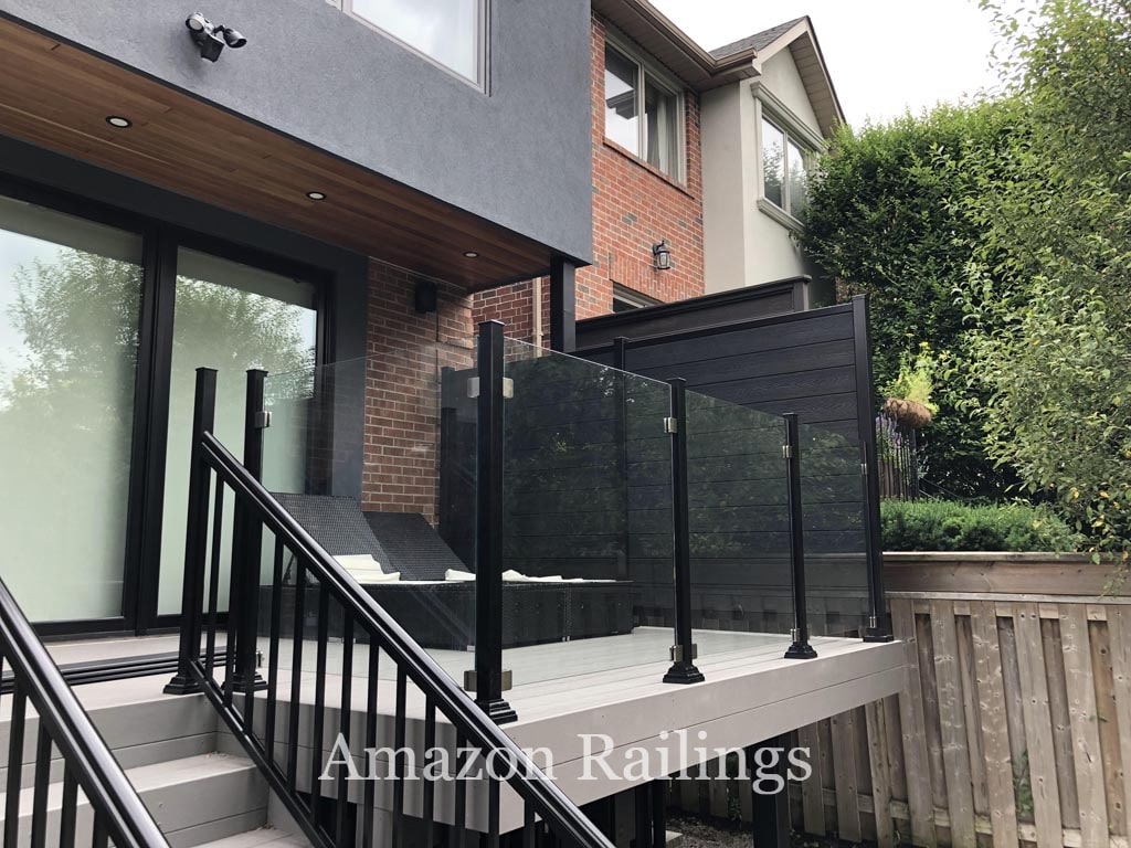 Transform Your Outdoors with These 7 Glass Railing Ideas!