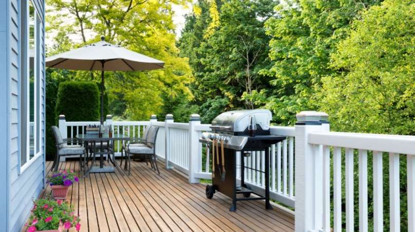 Pro Tips to Style Your Outdoors With Aluminum Deck Railings