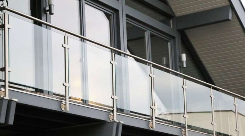 Different Kinds Of Glass Railings And Their Advantages