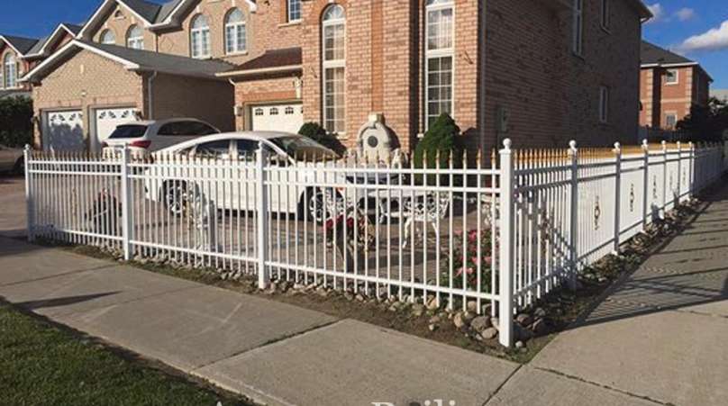 Why is Aluminum the Right Choice For Picket Fence?