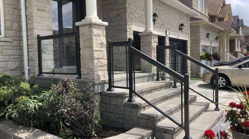 Maximizing Your View with Outdoor Glass Railings